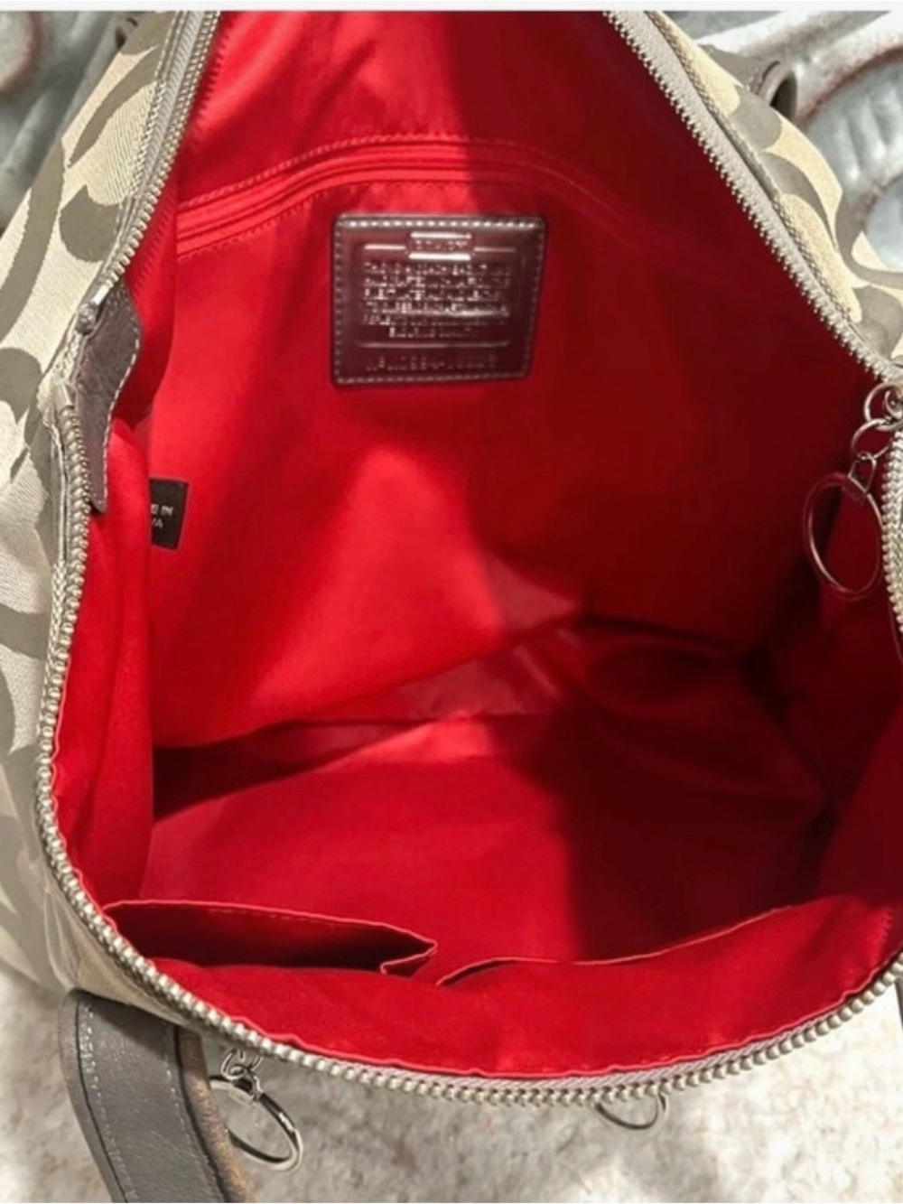 Coach Signature Canvas Shoulder Bag with Red Floral Applique limited edition - Picture 4 of 12
